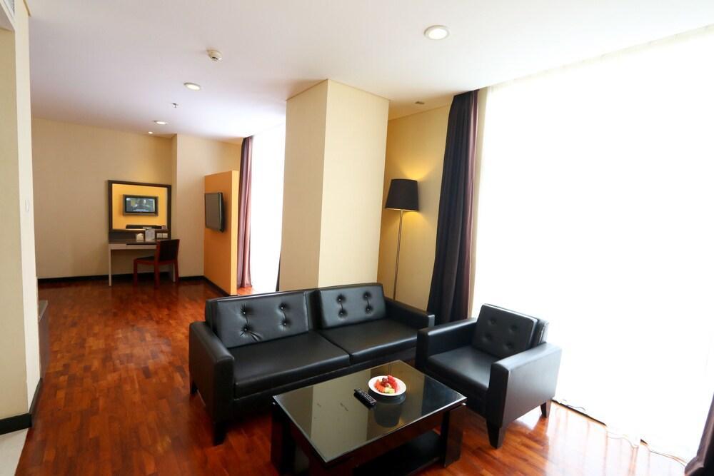 The 1O1 Malang Oj Hotell Exteriör bild